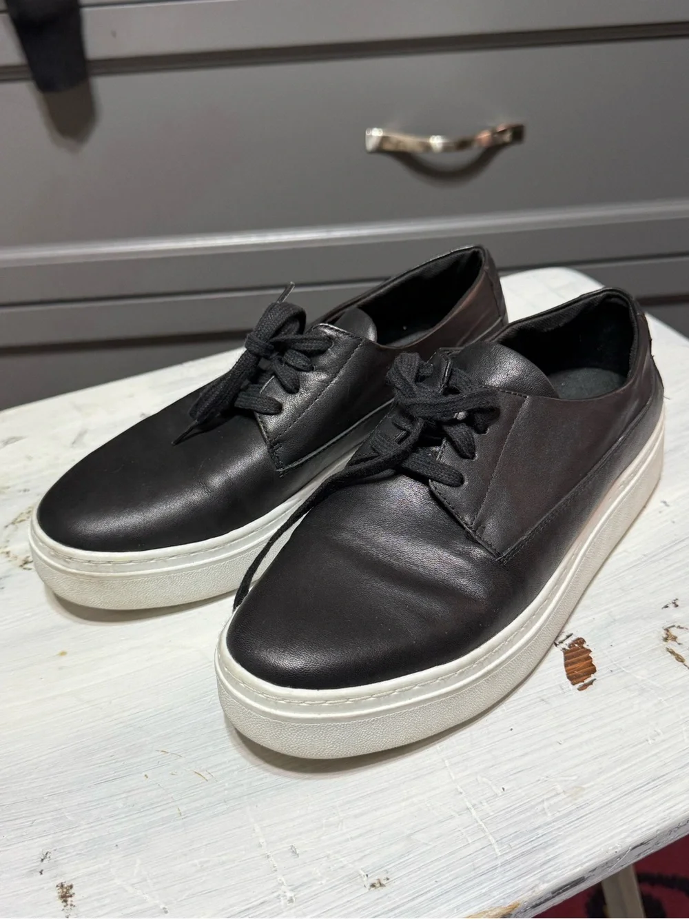 Pretty Eileen Fisher black sneakers size 7